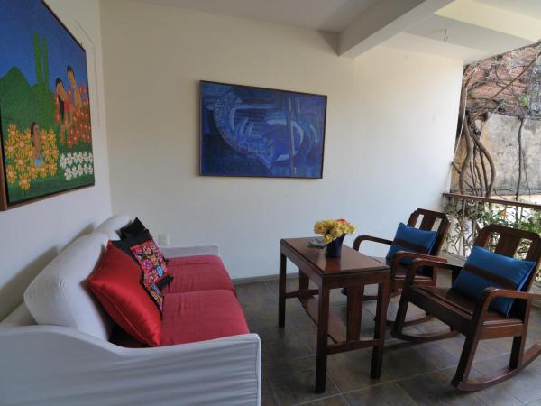 Casa de las Bugambilias B&B : photo 3 de la chambre chambre lit king-size avec balcon