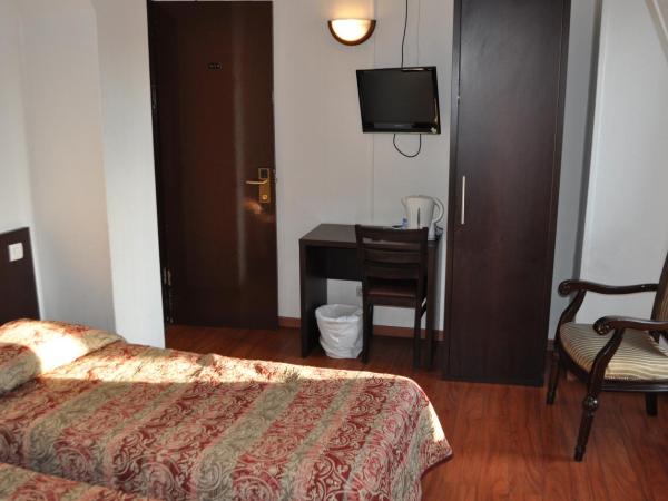 Hipotel Paris Printania Maraichers : photo 6 de la chambre chambre triple (3 adultes)