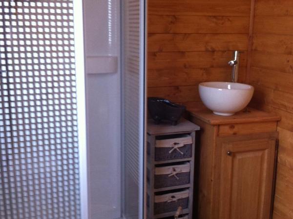 Le Mas Saint Donat : photo 4 de la chambre roulotte (2 adultes)