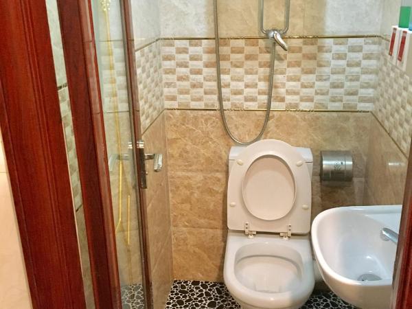 Maharaja Guesthouse : photo 3 de la chambre chambre familiale avec salle de bains privative