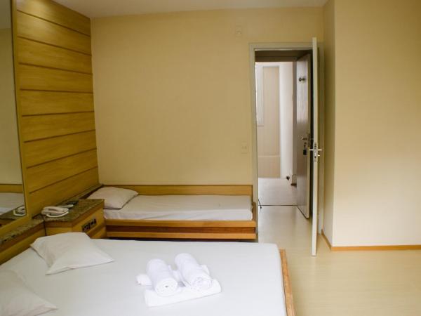 Hotel Hostal (Adults Only) : photo 5 de la chambre chambre triple avec baignoire