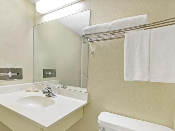 Super 8 by Wyndham Indianapolis South : photo 9 de la chambre chambre 2 lits queen-size - non-fumeurs