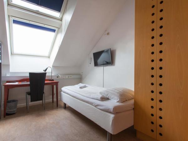 Pronova Hotell & Vandrarhem : photo 2 de la chambre chambre triple basique avec salle de bains commune