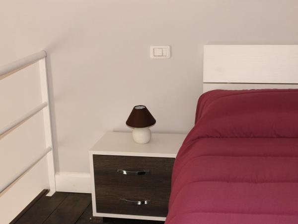 B&B La Torretta Chiaia : photo 8 de la chambre suite familiale avec balcon