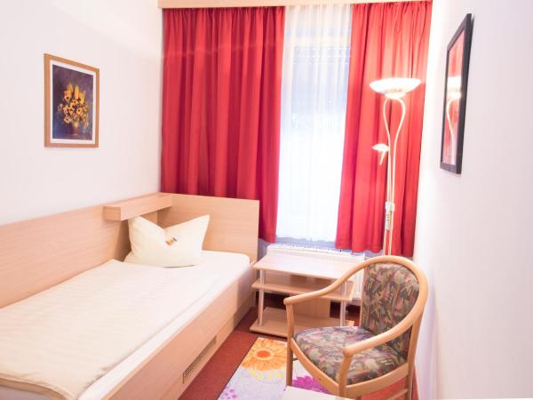 Hotel Giesing : photo 4 de la chambre chambre simple avec salle de bains