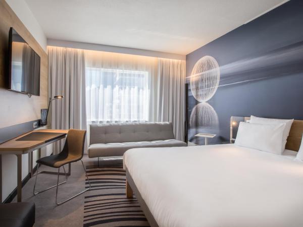 Novotel Wrocław Centrum : photo 3 de la chambre chambre double supérieure avec canapé-lit