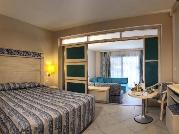 Ephesia Holiday Beach Club : photo 3 de la chambre suite familiale avec piscine (2 adultes + 2 enfants)