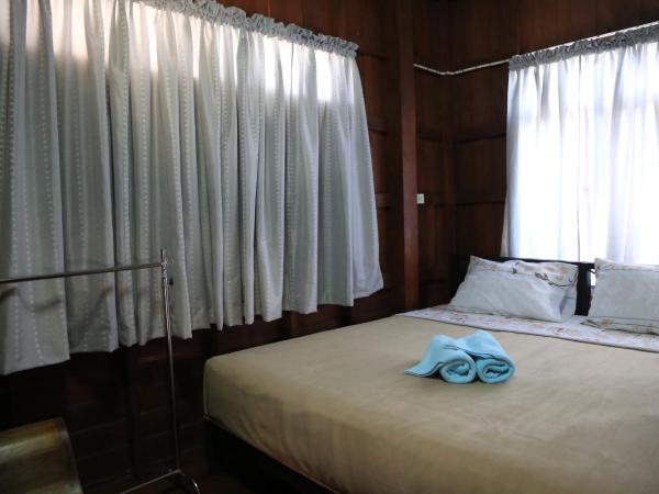 Siriwan Hostel : photo 8 de la chambre chambre lits jumeaux standard avec salle de bains commune