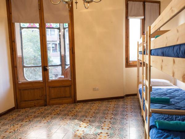 Bed in Girona : photo 1 de la chambre lit dans dortoir mixte de 6 lits