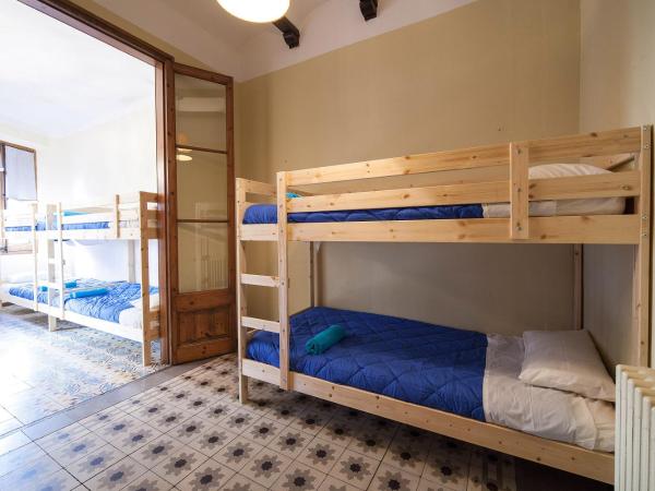 Bed in Girona : photo 2 de la chambre lit dans dortoir mixte de 6 lits