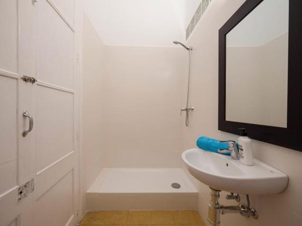 Bed in Girona : photo 4 de la chambre lit dans dortoir mixte de 6 lits