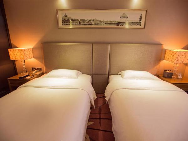 La Perle International Hotel - Free shuttle between hotel and Exhibition Center during Canton Fair & Exhibitor registration Counter : photo 7 de la chambre chambre lits jumeaux supérieure