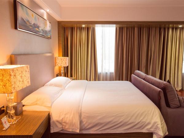 La Perle International Hotel - Free shuttle between hotel and Exhibition Center during Canton Fair & Exhibitor registration Counter : photo 3 de la chambre chambre lit queen-size deluxe