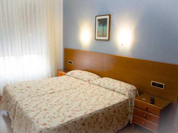 Pensión Numancia : photo 1 de la chambre chambre double ou lits jumeaux avec salle de bains commune