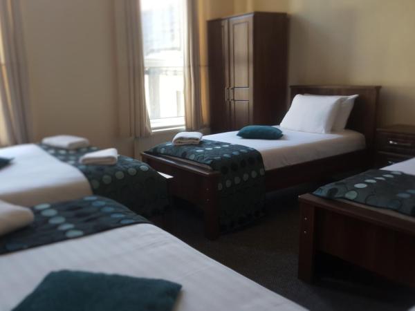 Hazelbrook House B&B : photo 3 de la chambre chambre quadruple