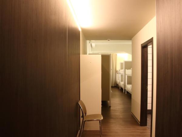 Poshtel Bilbao - Premium Hostel : photo 1 de la chambre lits superposés de luxe dans dortoir mixte 14 lits avec salle de bains privative