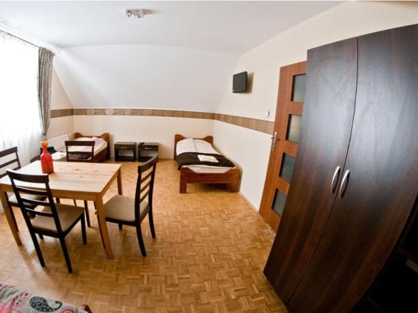 Noclegi ZŁOTA RYBKA : photo 1 de la chambre chambre quadruple