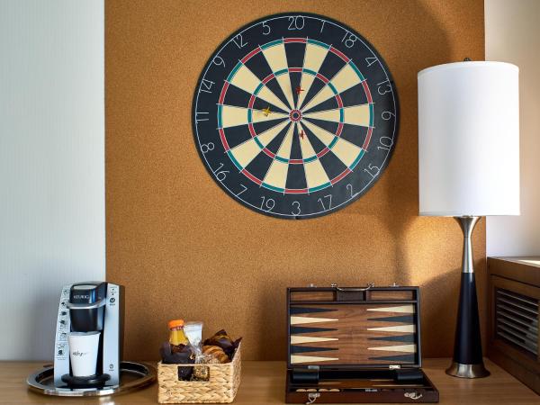 Hotel Zephyr San Francisco : photo 3 de la chambre chambre lit king-size avec douche accessible en fauteuil roulant - adaptée aux personnes à mobilité réduite