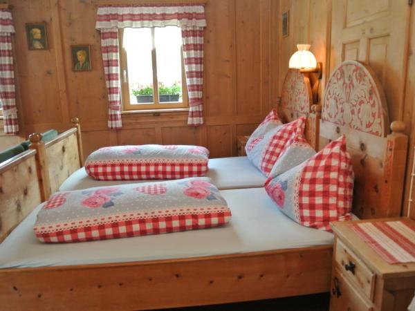 Pension Hof zur Stilli : photo 3 de la chambre chambre double avec salle de bains commune