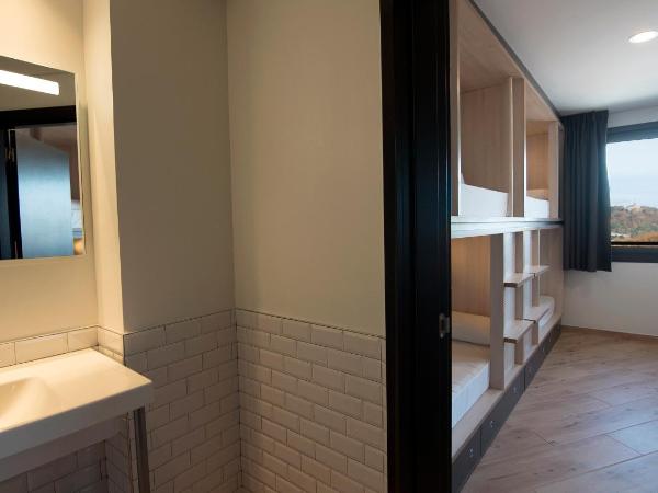 Koisi Hostel : photo 2 de la chambre lit dans dortoir mixte de 6 lits avec salle de bains privative