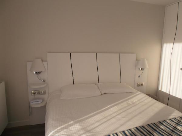 Hôtel Valencia : photo 5 de la chambre chambre double avec terrasse