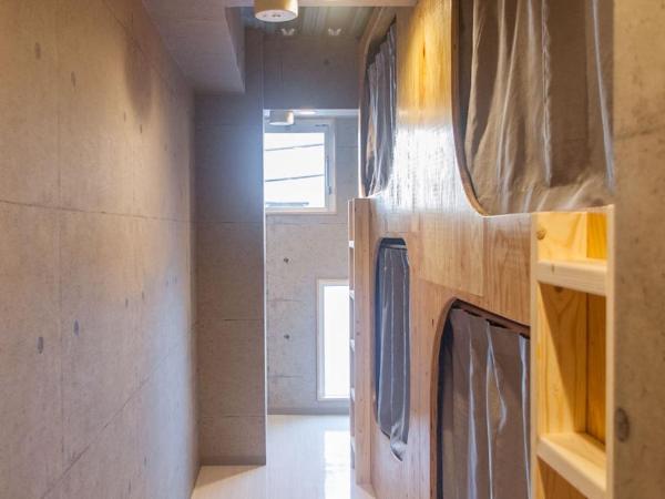 Picnic Hostel Osaka : photo 8 de la chambre chambre quadruple avec douche