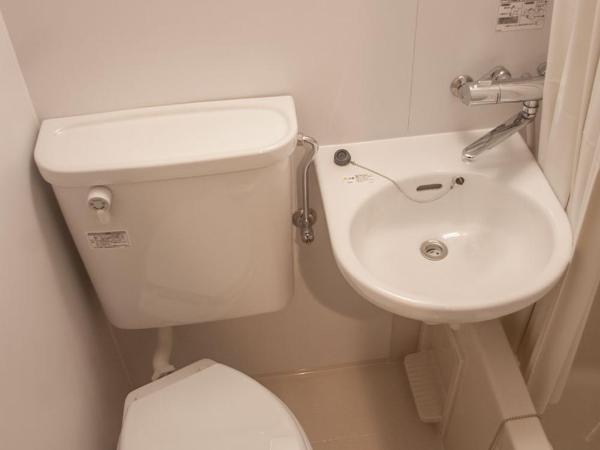 Picnic Hostel Osaka : photo 2 de la chambre chambre lits jumeaux avec salle de bains privative