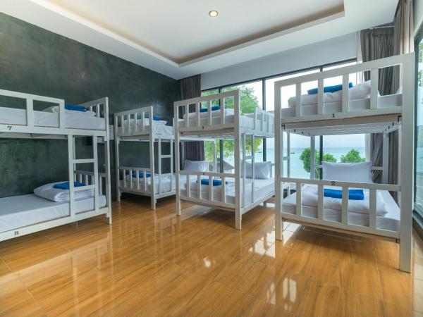 Ibiza Phi Phi : photo 6 de la chambre bed in 8-bed mixed dormitory seaview- aircon available 5pm - 11am daily