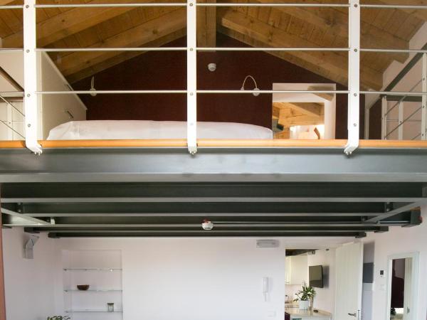 VERSOVERDE HOTEL Alzaia Naviglio Grande : photo 2 de la chambre appartement en duplex - vue sur naviglio