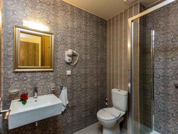 Polyxenia Suites : photo 6 de la chambre suite lit king-size avec balcon