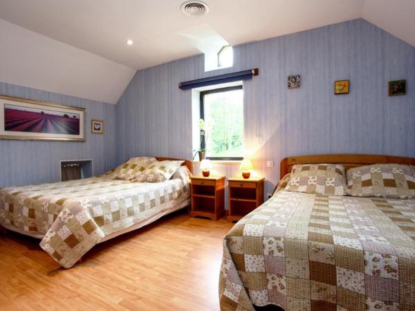 Chambres d'hôtes Les Peyrouses : photo 10 de la chambre chambre double