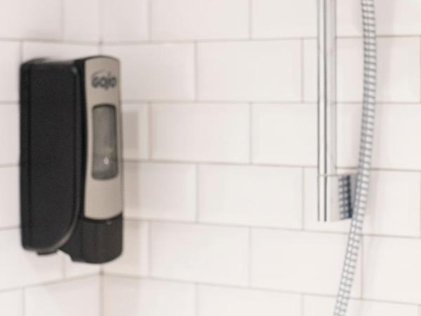 Koisi Hostel : photo 8 de la chambre chambre familiale de luxe avec salle de bains privative