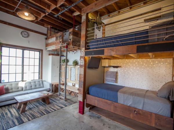 PodShare East Hollywood : photo 2 de la chambre lit simple dans dortoir mixte