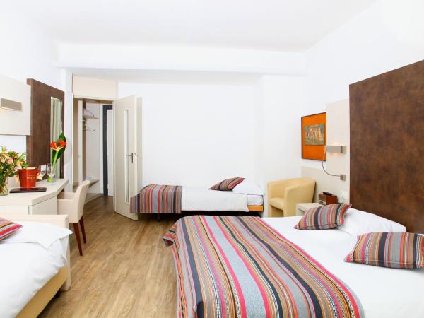 Colorado Hotel : photo 6 de la chambre chambre quadruple avec balcon 