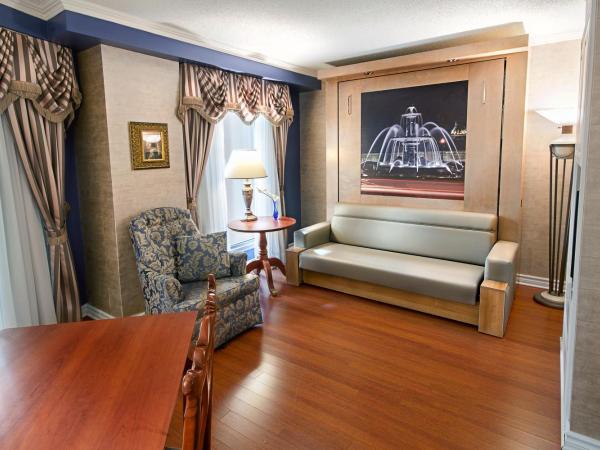 Hôtel Palace Royal : photo 4 de la chambre suite avec balcon, 1 lit queen-size et 1 lit escamotable - côté jardin intérieur