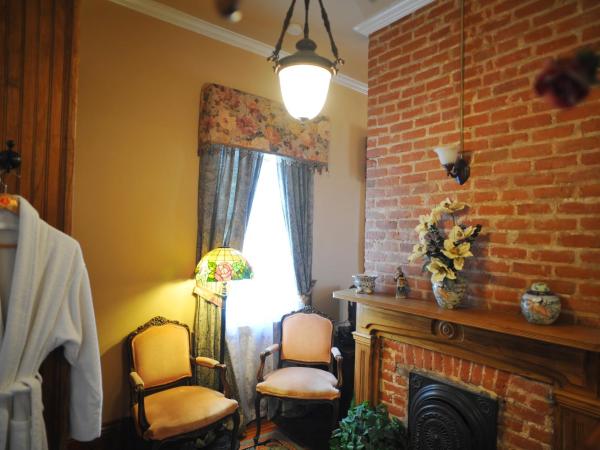 HH Whitney House - A Bed & Breakfast on the Historic Esplanade : photo 6 de la chambre suite lit queen-size