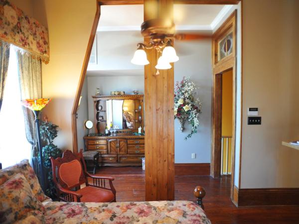 HH Whitney House - A Bed & Breakfast on the Historic Esplanade : photo 7 de la chambre suite lit queen-size