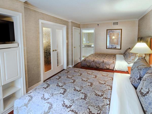 Hôtel Palace Royal : photo 2 de la chambre suite familiale avec balcon, 2 lits queen-size et canapé-lit - côté jardin intérieur