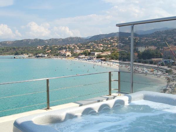 L'Escale Côté Sud : photo 7 de la chambre suite avec jacuzzi - vue panoramique sur mer