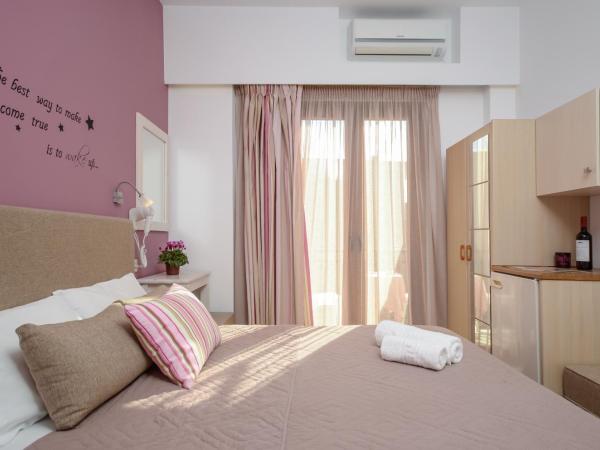 Panormos Hotel and Studios : photo 4 de la chambre chambre lits jumeaux deluxe