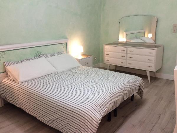 Le Camere di Casa Cassandra : photo 8 de la chambre chambre triple avec salle de bains privative séparée