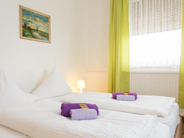 Hotel Moosbichl : photo 1 de la chambre chambre lits jumeaux avec salle de bains commune