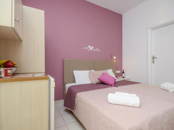 Panormos Hotel and Studios : photo 5 de la chambre chambre lits jumeaux deluxe