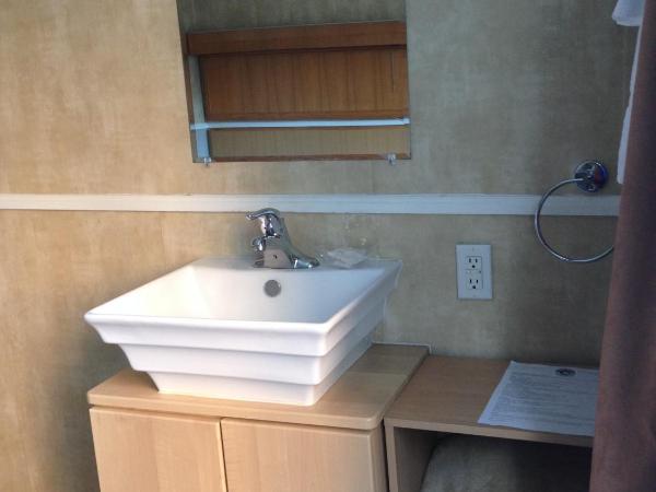 The Rex Hotel Jazz & Blues Bar : photo 2 de la chambre chambre basique avec lit double et salle de bains commune