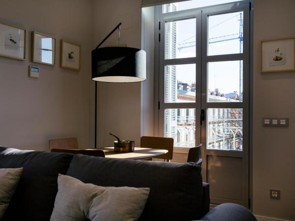 Legazpi Doce Rooms & Suites : photo 6 de la chambre appartement 1 chambre avec balcon