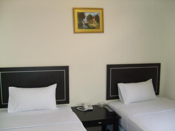 Hotel Orient : photo 1 de la chambre chambre lits jumeaux avec salle de bains privative