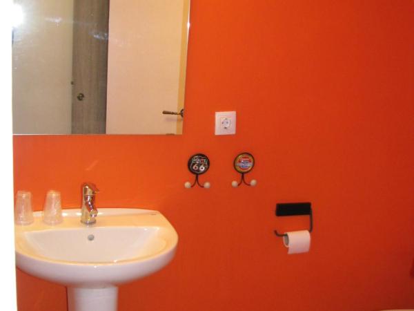 Barri Antic Hostel & Pub : photo 4 de la chambre chambre quadruple