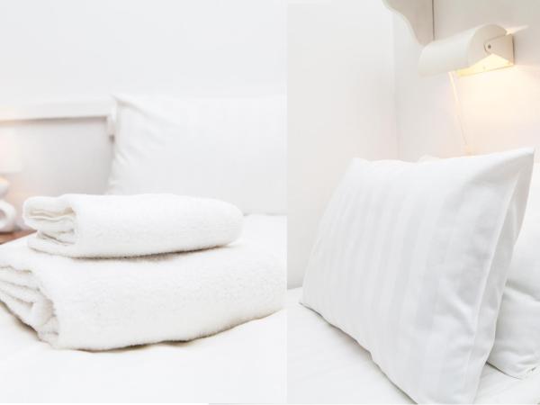 Hotel Expo Stockholm : photo 10 de la chambre chambre lits jumeaux avec salle de bains commune - annexe