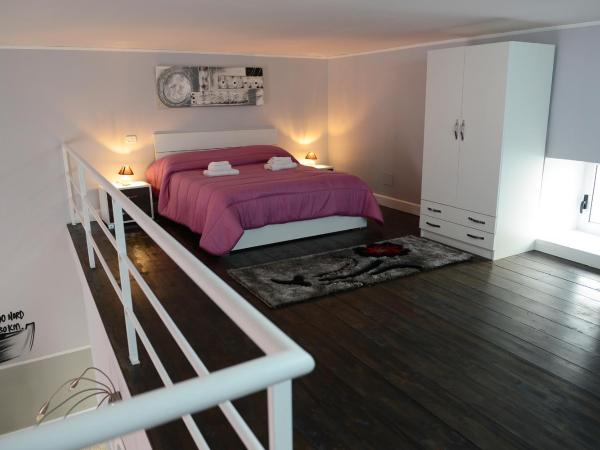 B&B La Torretta Chiaia : photo 4 de la chambre suite familiale avec balcon