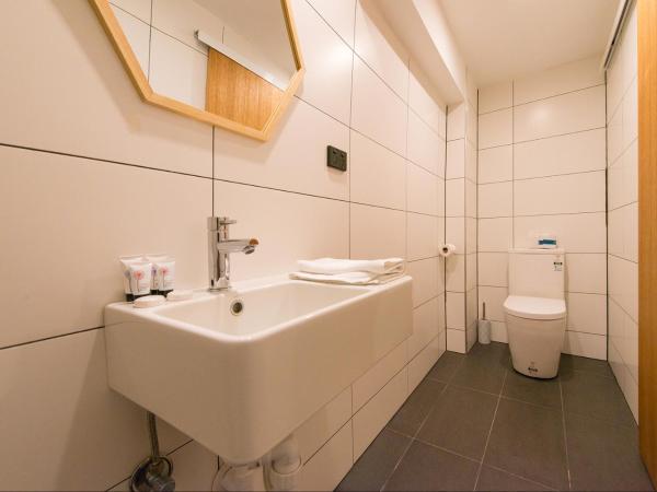 Blue Hills Motel : photo 4 de la chambre chambre lit queen-size